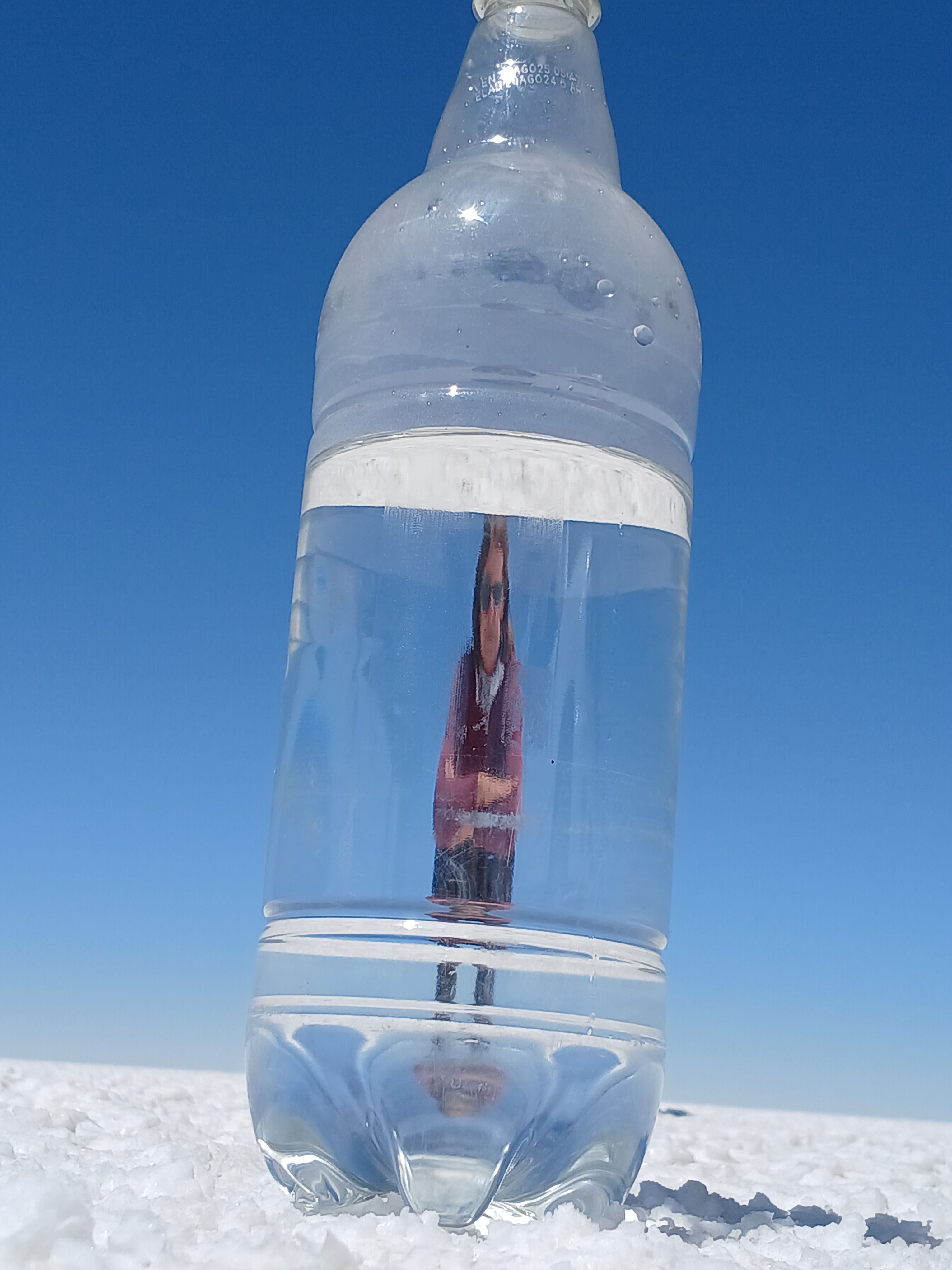 Atrapada pel plàstic · Salar de Uyuni, Bolivia FOTO: Oriol Sunyer Sala