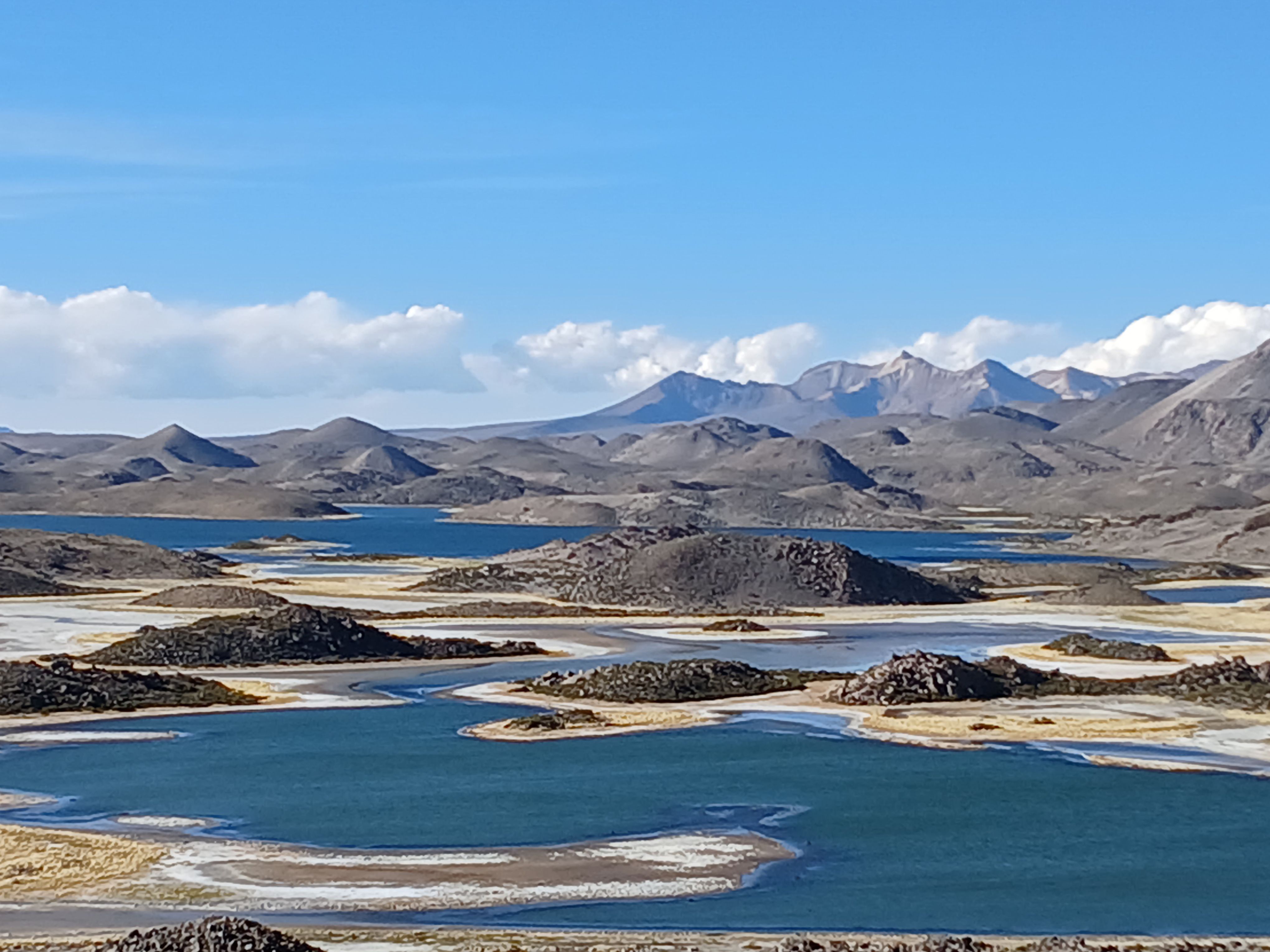 Illes i llacunes · Lagunas del Parinacota, Parque del Lauca, Xile FOTO: Oriol Sunyer Sala