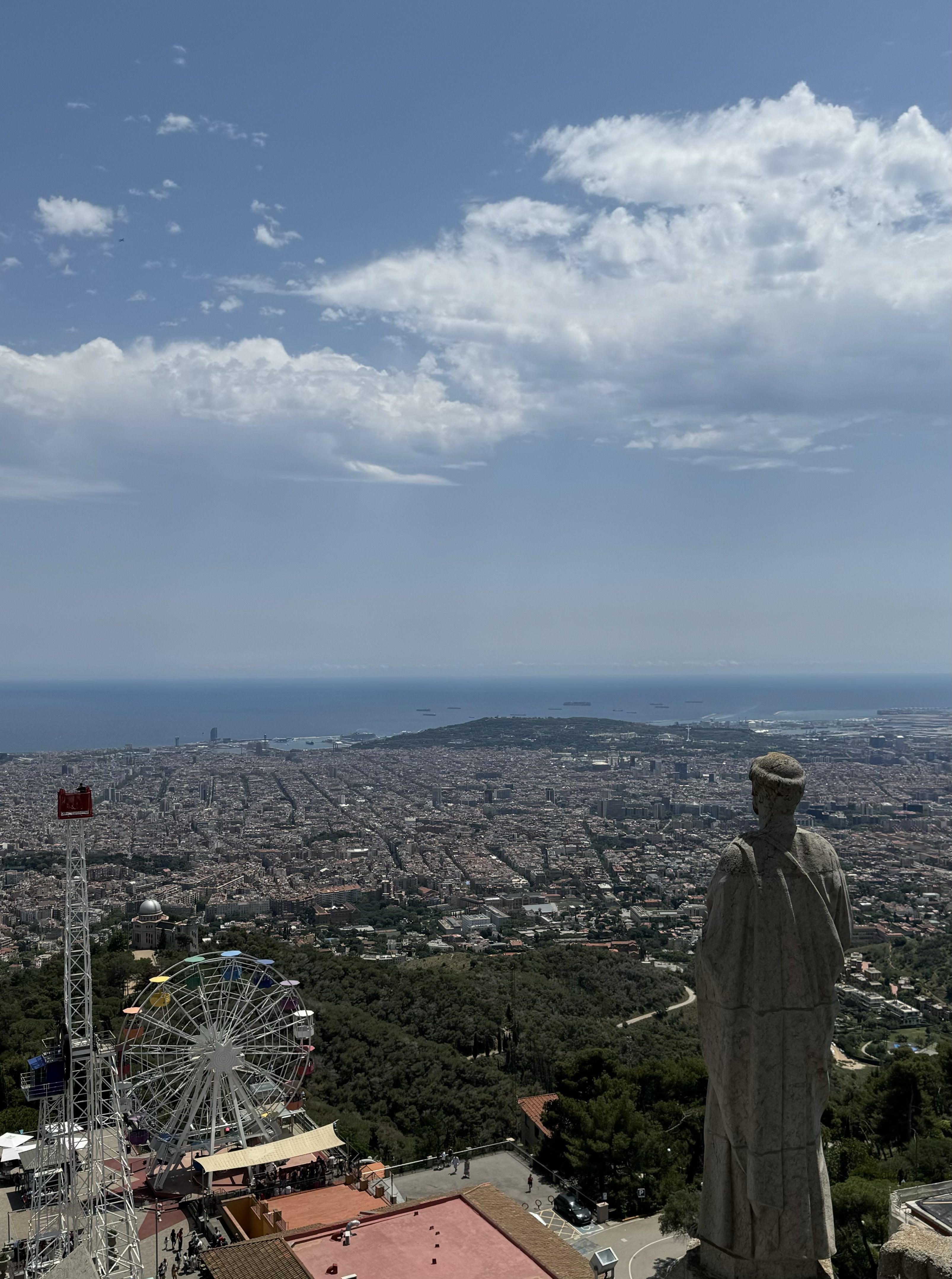 Barcelona a vista de Crist · Des del temple del Sagrat Cor al Tibidabo FOTO: Francesc Cuende Asencio