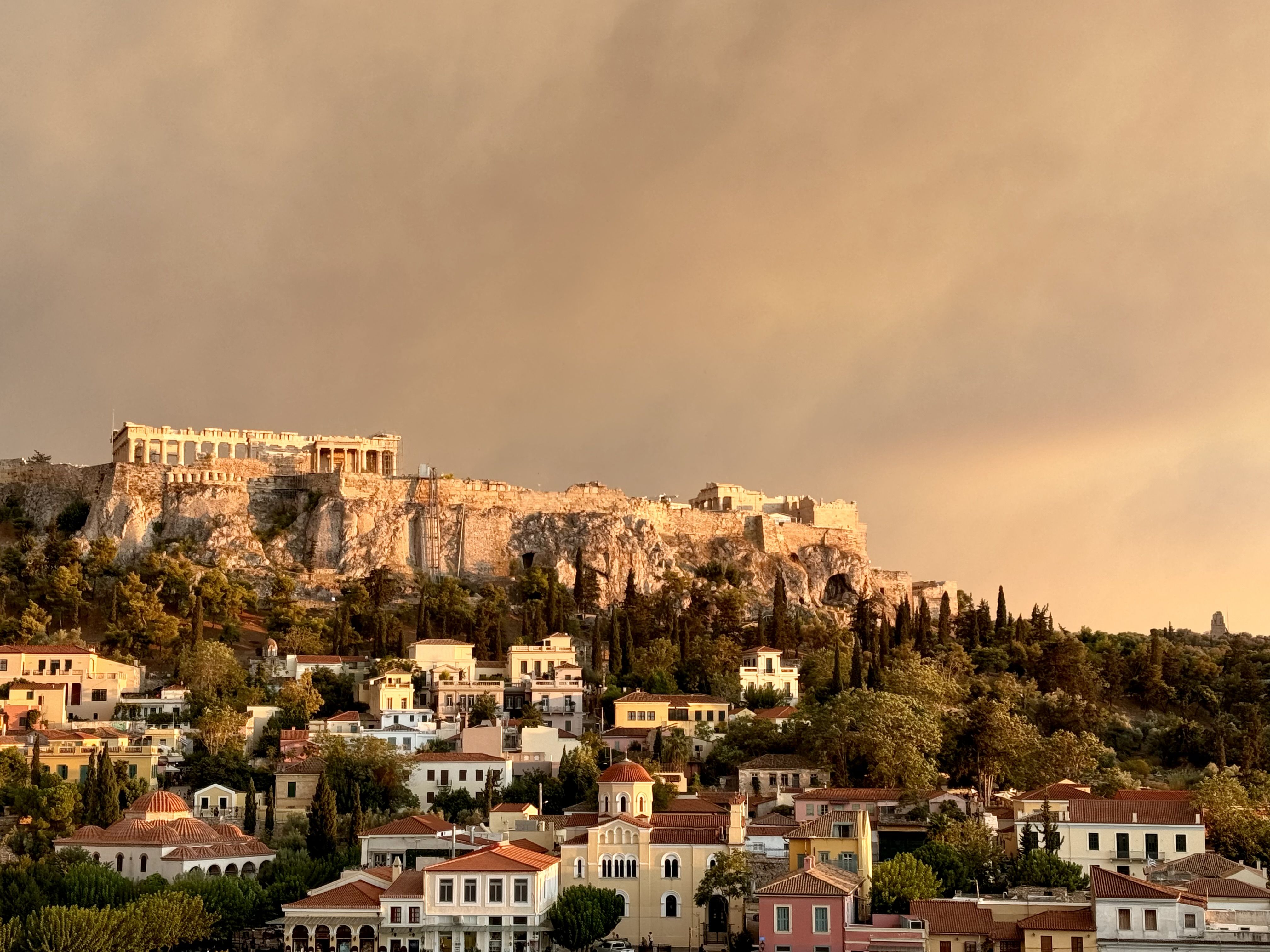 Atenes sota el cel dels incendis · Atenes, Grècia FOTO: Mar Payet Bastida