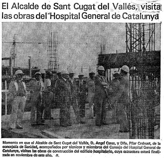 Visita d'obres de l'Hospital General de Catalunya l'any amb presència de l'alcalde d'aleshores, Àngel Casas,  en un retall d'una notícia del diari La Vanguardia. FOTO: La Vanguardia