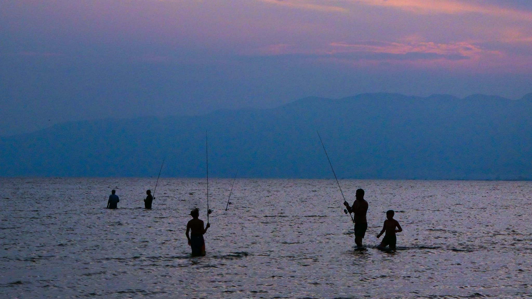 Pescadors en mig del mar · La Ràpita, Badia dels Alfacs FOTO: Carlos Rivera Tartera