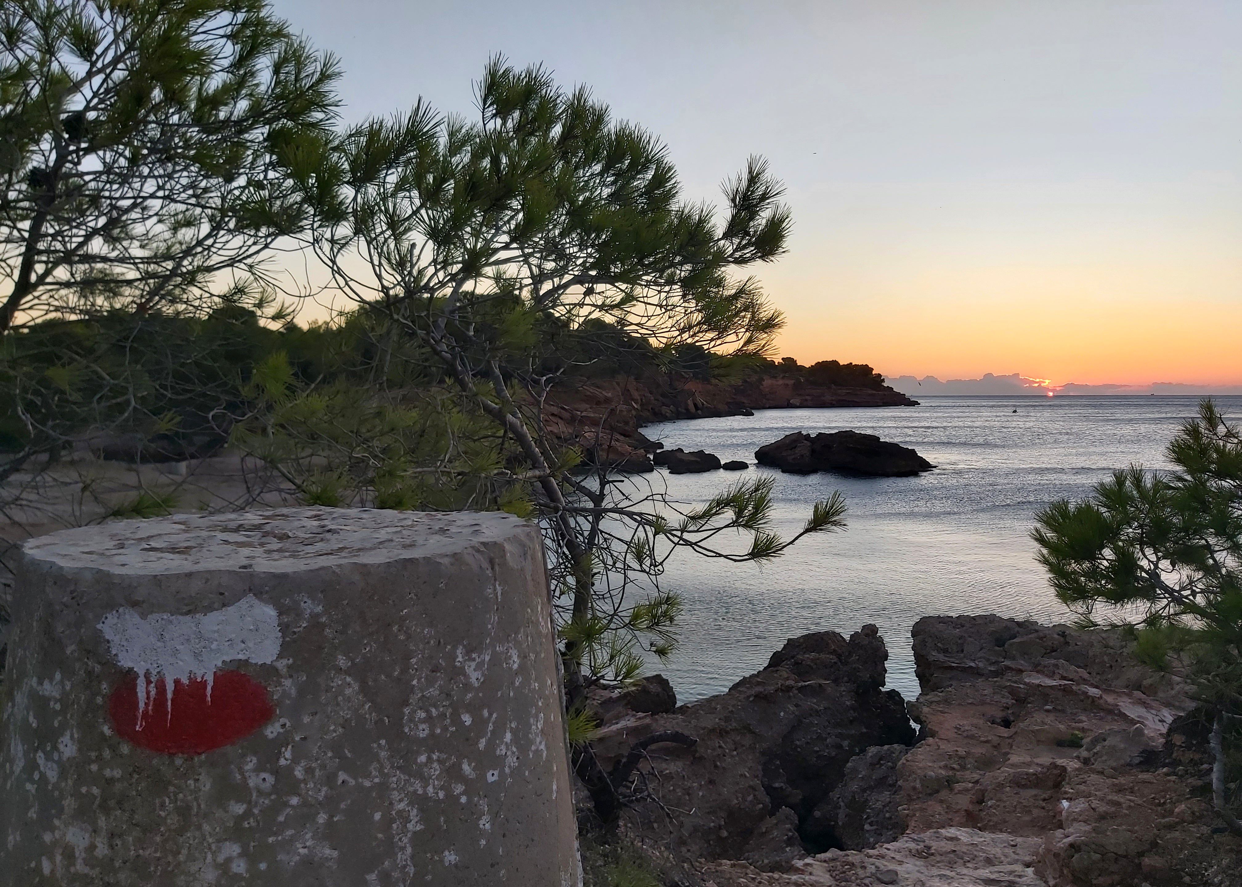 Comença el dia al GR 92 · El Perelló FOTO: Teresa Llumà Llucià 