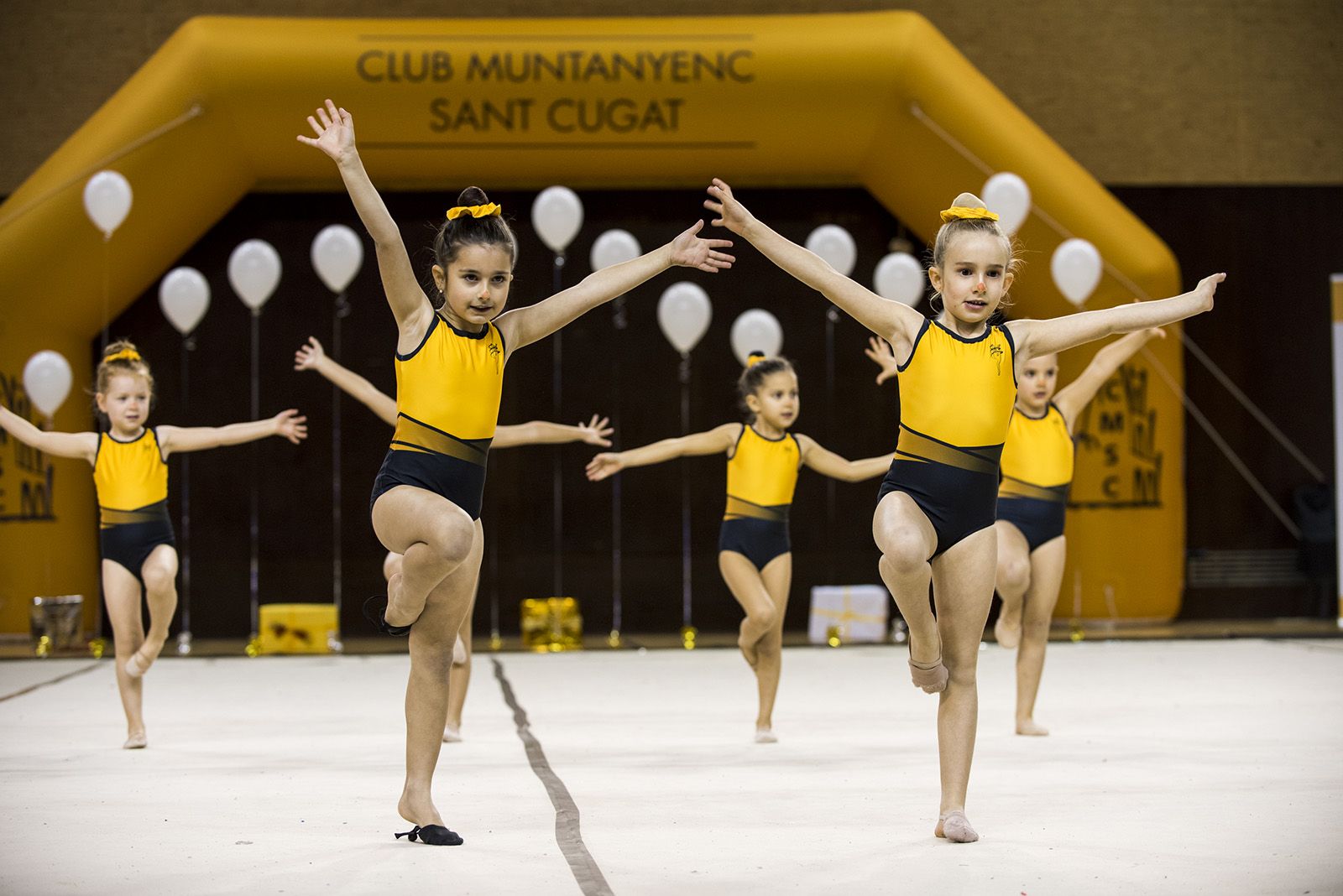 Festival de Nadal de rítmica del Club Muntanyenc Sant Cugat. FOTO: Bernat Millet.