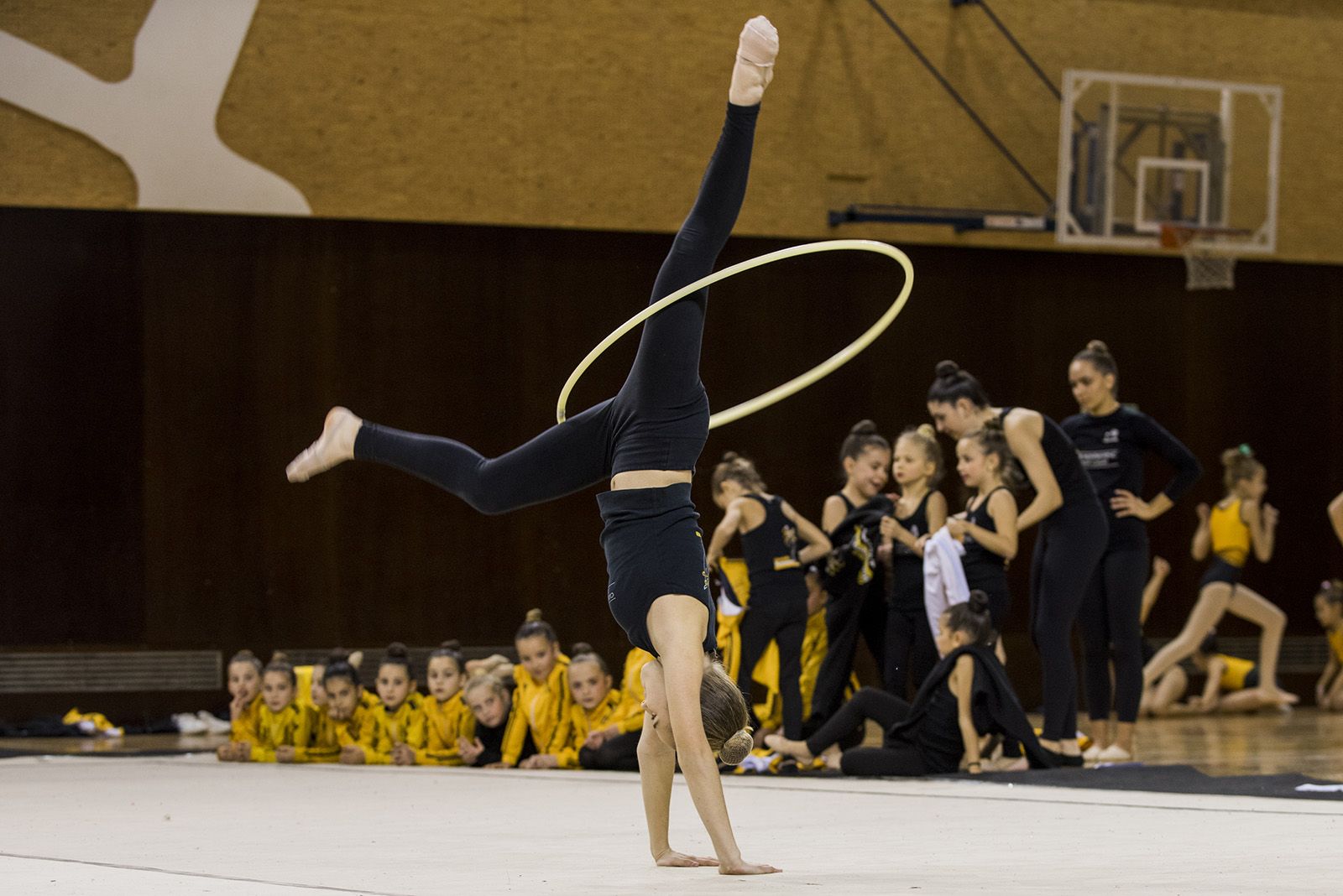 Festival de Nadal de rítmica del Club Muntanyenc Sant Cugat. FOTO: Bernat Millet.