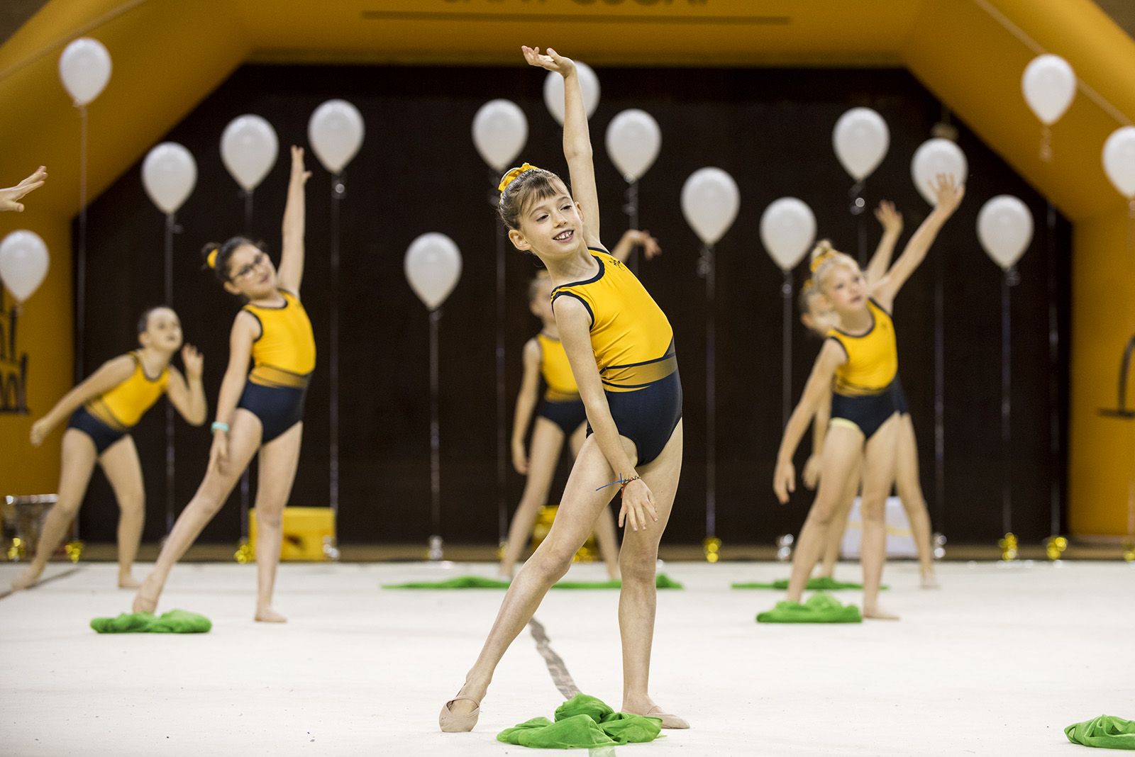 Festival de Nadal de rítmica del Club Muntanyenc Sant Cugat. FOTO: Bernat Millet.