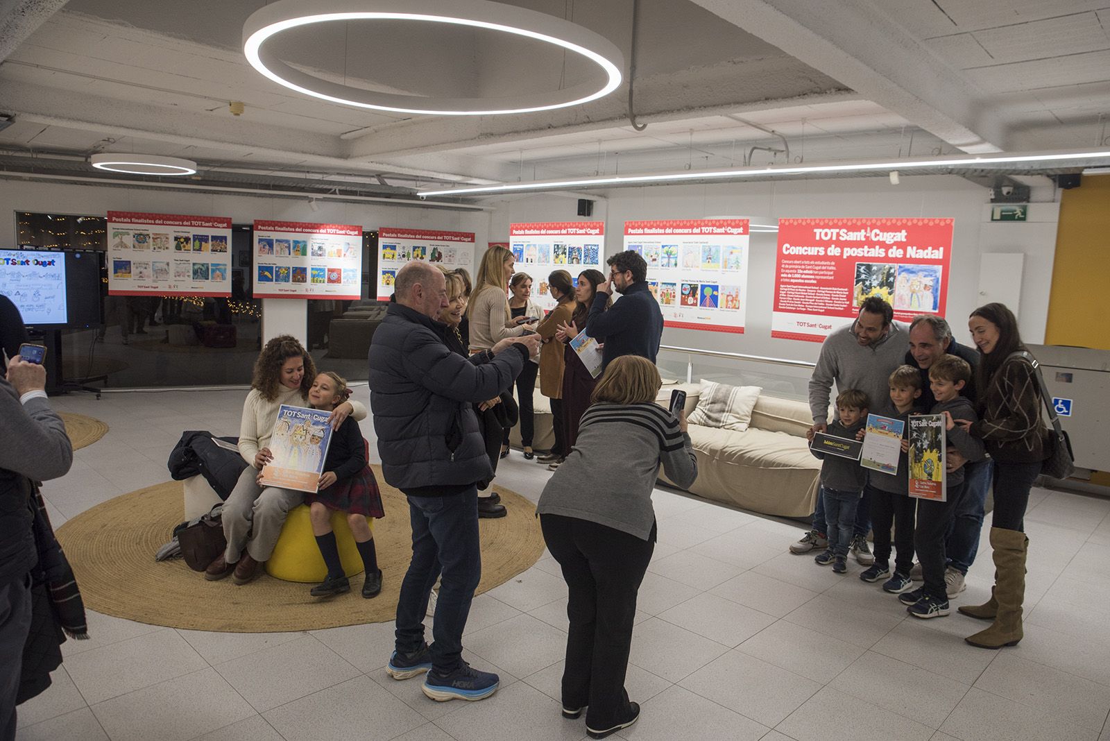 Inauguració de l'exposició de postals del Tot. FOTO: Bernat Millet.