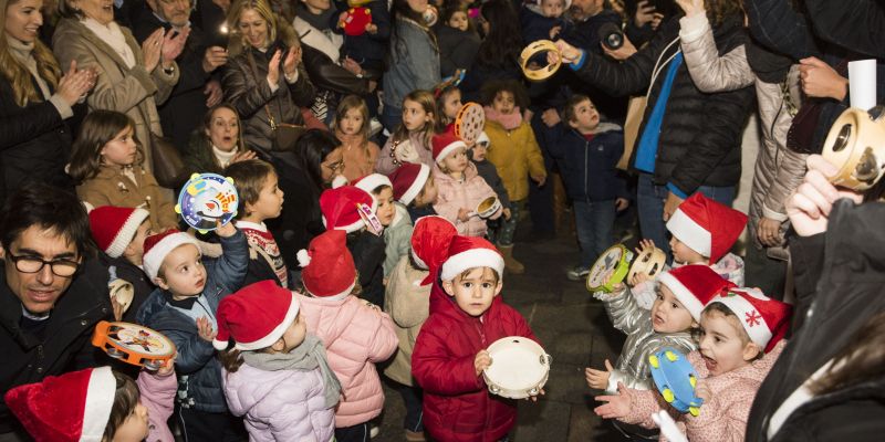 Cantada de Nadales al carrer. FOTO: Bernat Millet (TOT Sant Cugat)