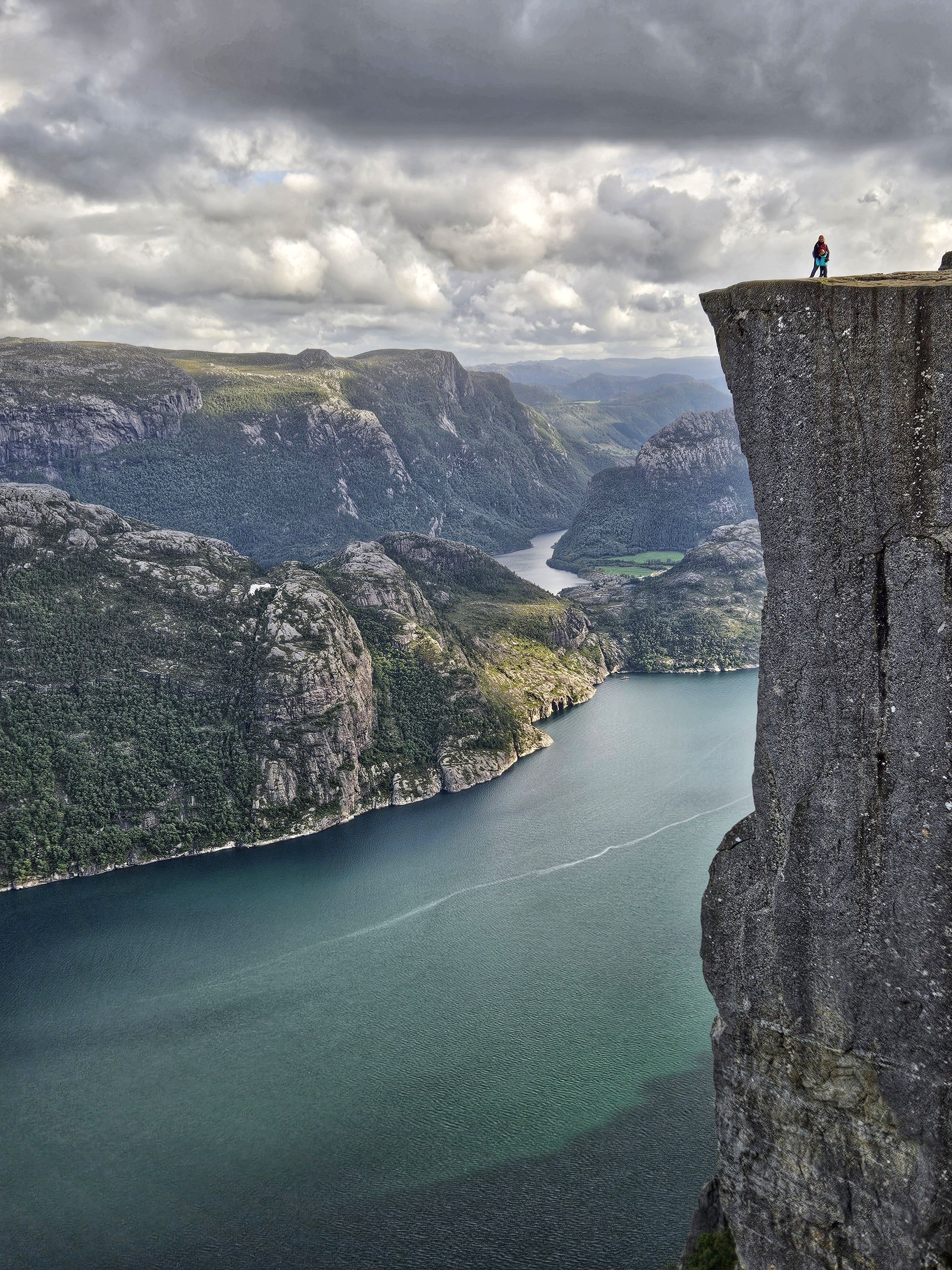 El regne dels fiords · Preikestolen (Fiord de Lysefjord, Noruega) FOTO: Artur Riba Ingles